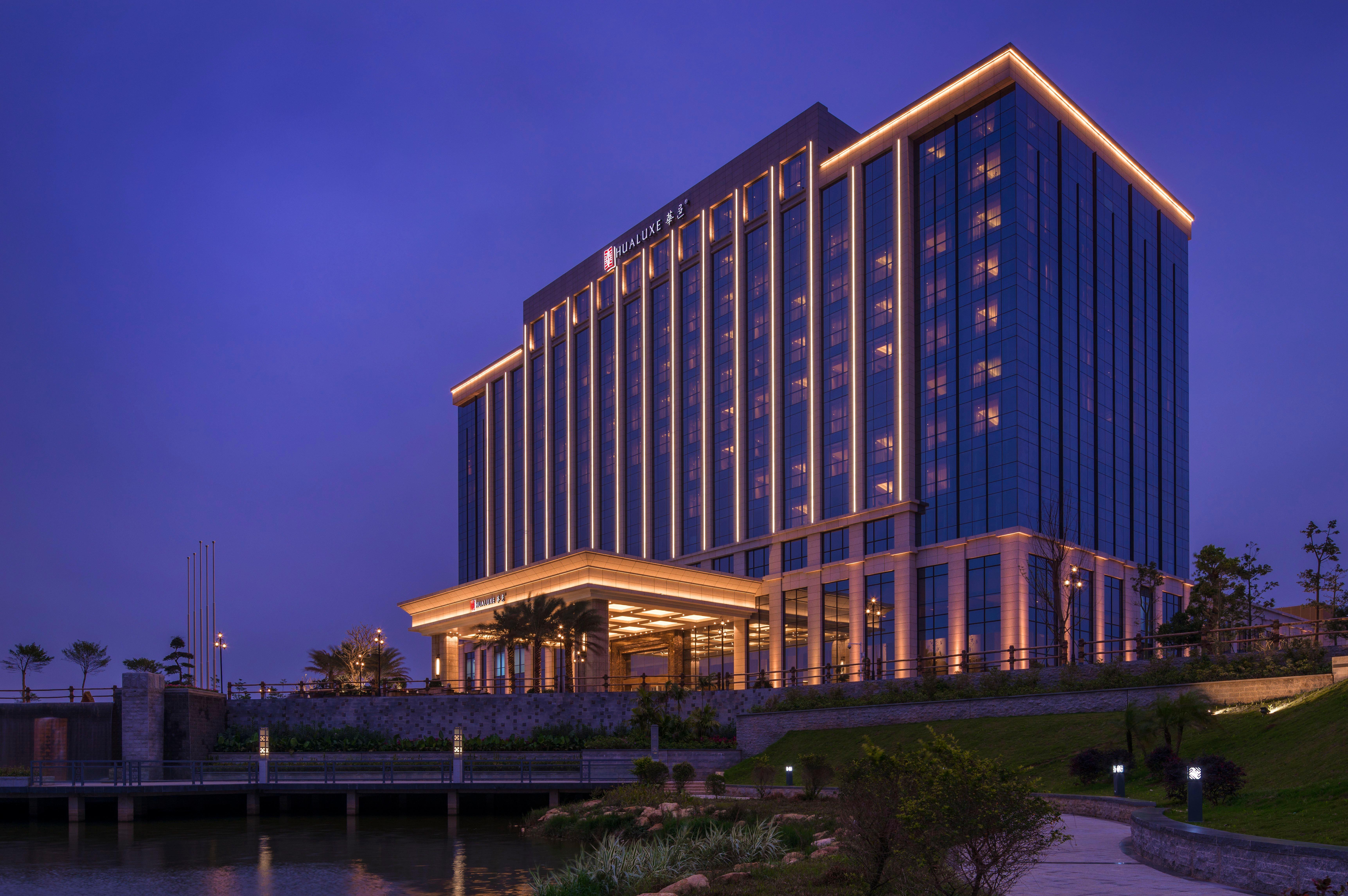 Hualuxe Yangjiang City Center מראה חיצוני תמונה